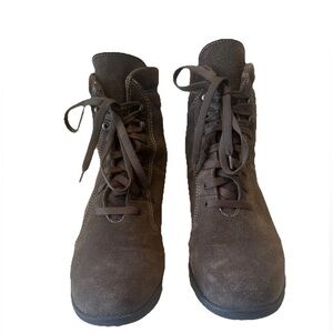 La Canadienne Suede Water Resistant SnowBoot Size 9 Rare